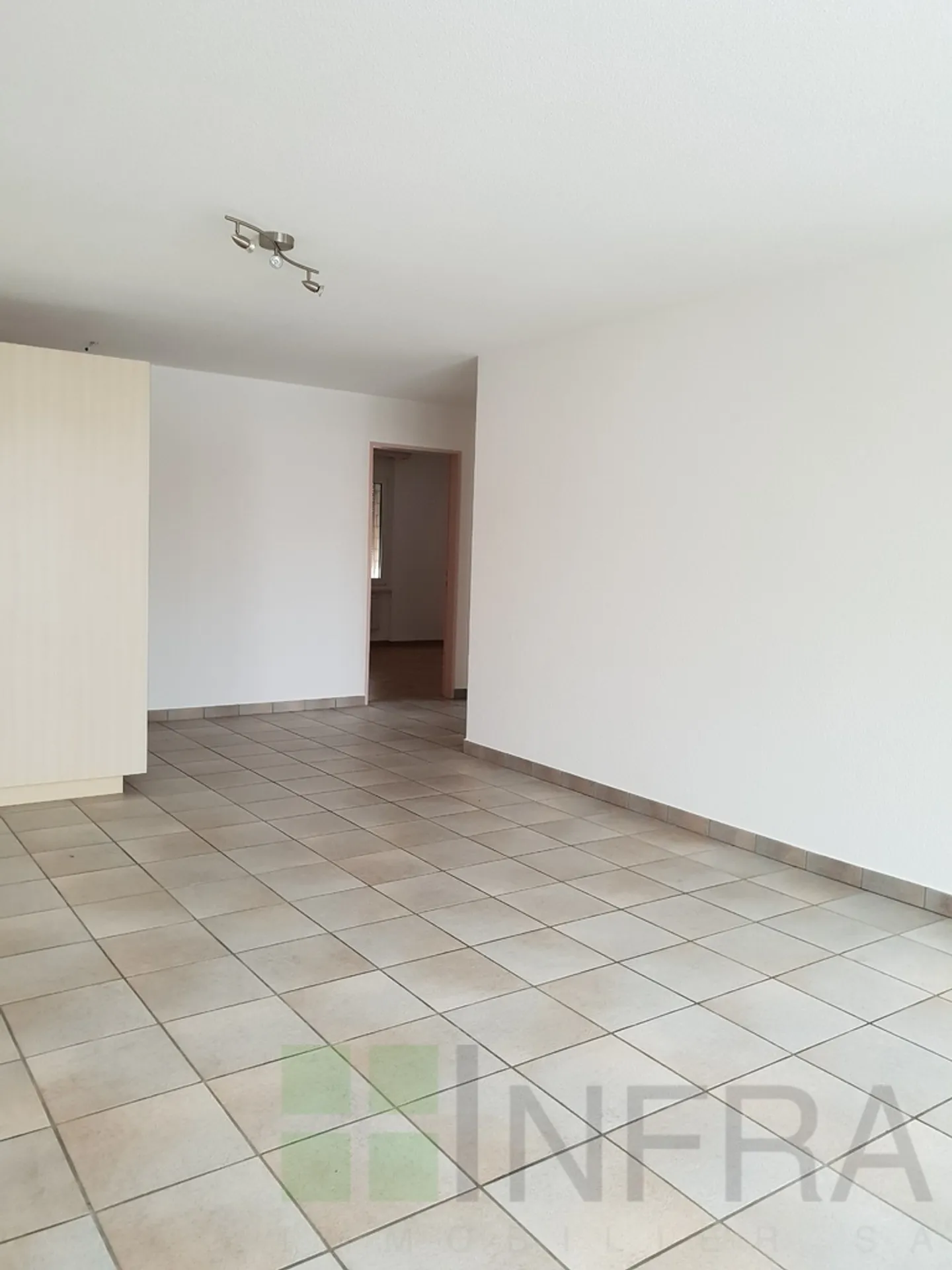 Appartement spacieux de 4 pièces - Photo 2 sur 8