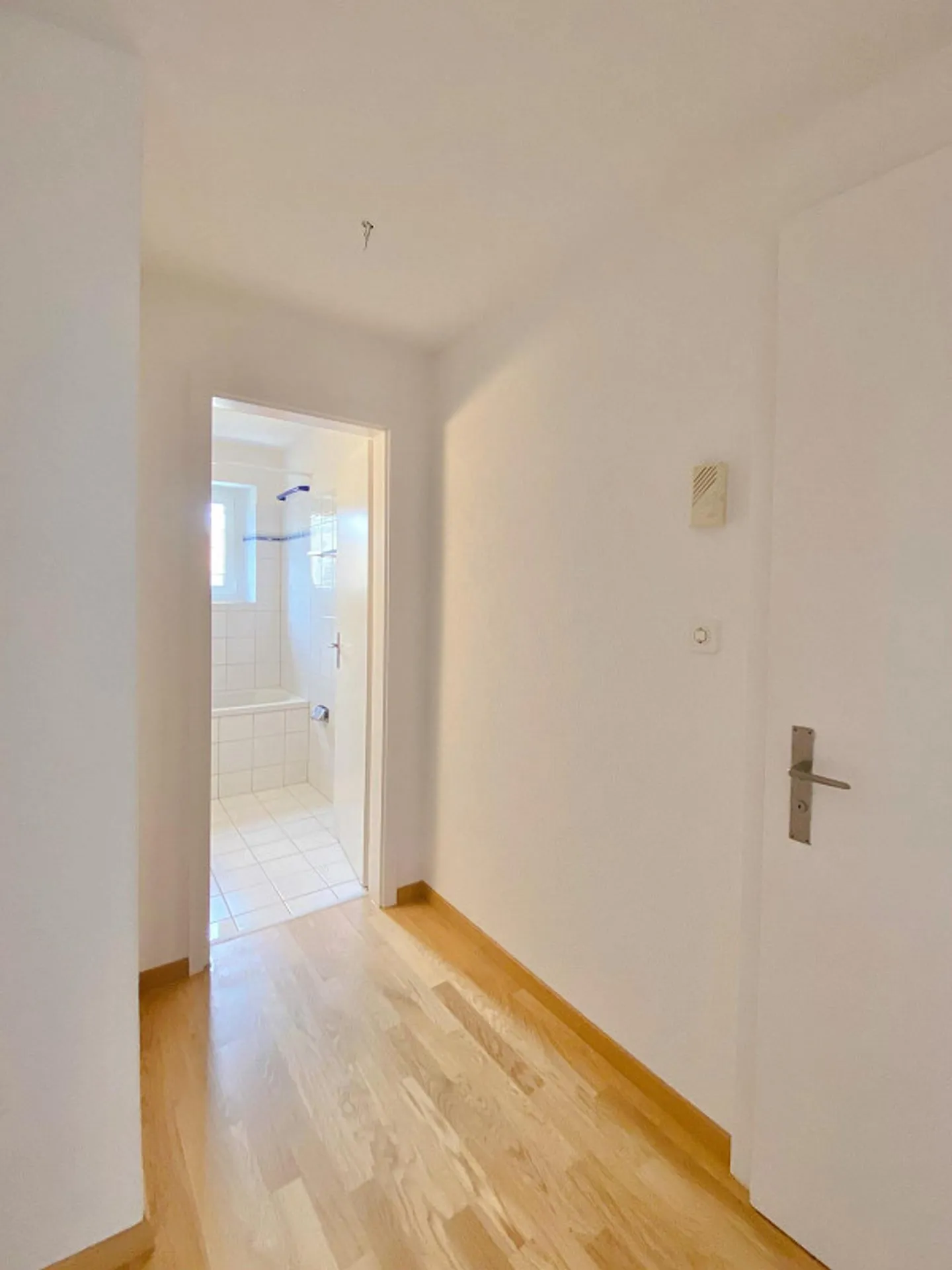 3.0 Room Apartment for Rent in Zurich District 5! - Photo 2 of 10