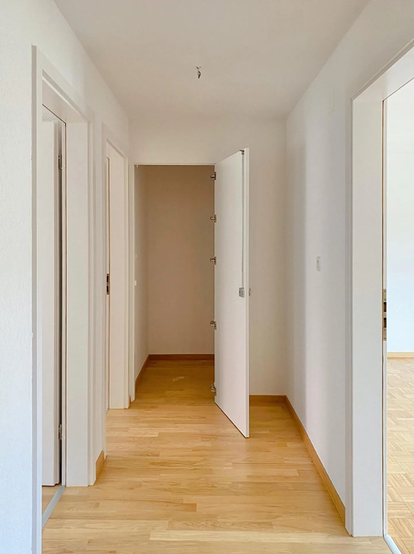 3.0 Room Apartment for Rent in Zurich District 5! - Photo 3 of 10
