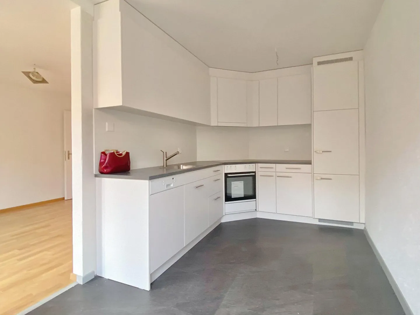 3.0 Room Apartment for Rent in Zurich District 5! - Photo 5 of 10