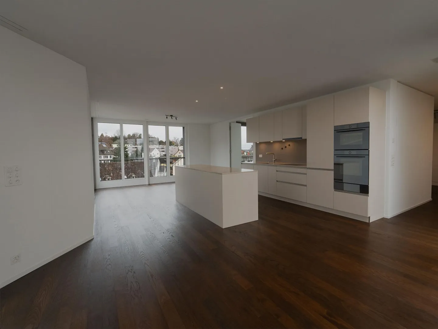 Large 4.5 Room Apartment in the Newly Created RhyGarten in Neuhausen - Photo 7 of 15