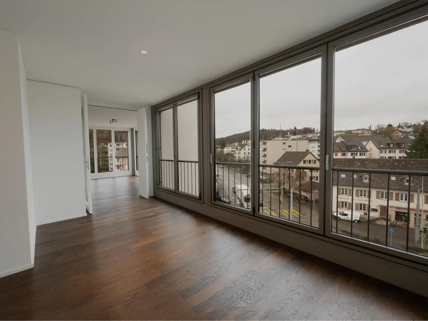 Large 4.5 Room Apartment in the Newly Created RhyGarten in Neuhausen - Photo 9 of 15