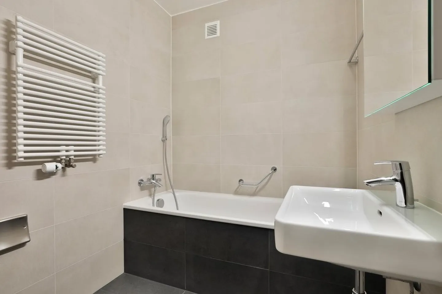 Appartement spacieux 5 pièces - Photo 8 sur 9