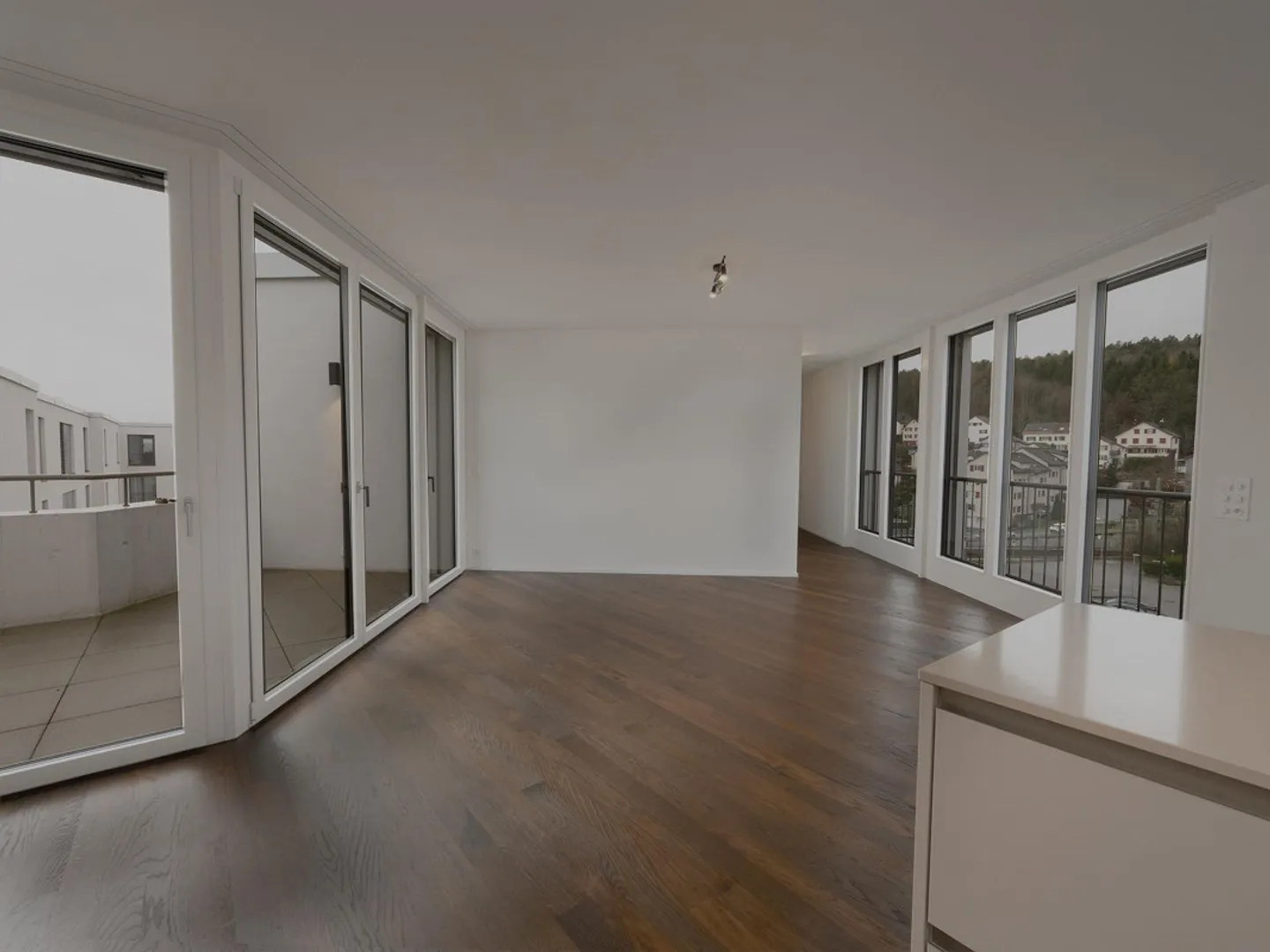 Large 4.5 Room Apartment in the Newly Created RhyGarten in Neuhausen - Photo 12 of 15