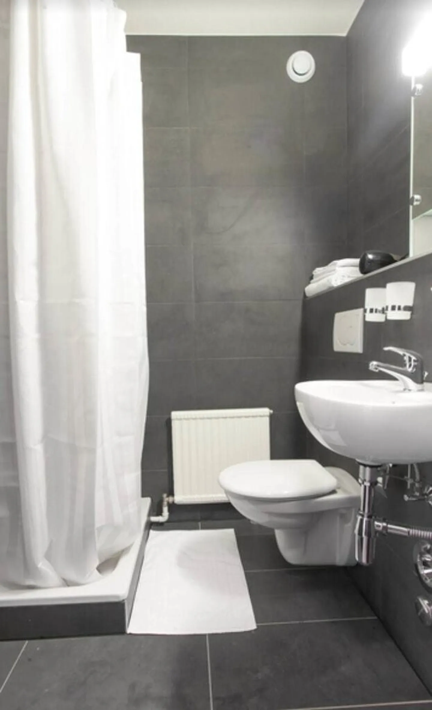 Bel appartement meublé près de l'aéroport - Photo 5 sur 8
