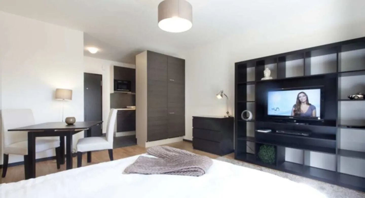 Bel appartement meublé près de l'aéroport - Photo 6 sur 8