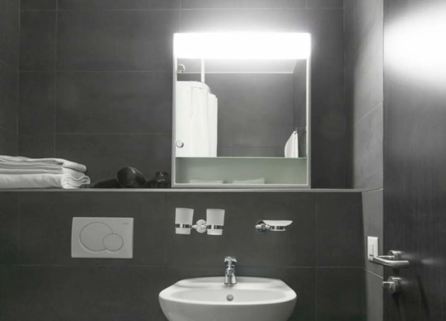 Bel appartement meublé près de l'aéroport - Photo 4 sur 8