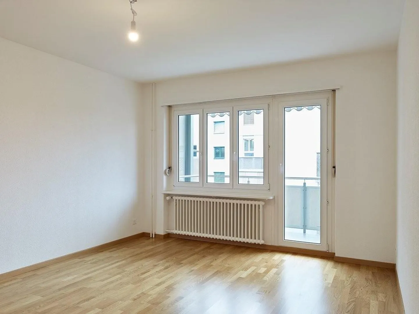Bright apartment in renovated property - Photo 2 of 11