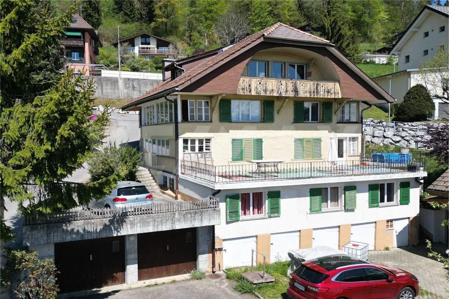 4-family house in a quiet, sunny location with a wide view - investment property - Photo 1 of 13
