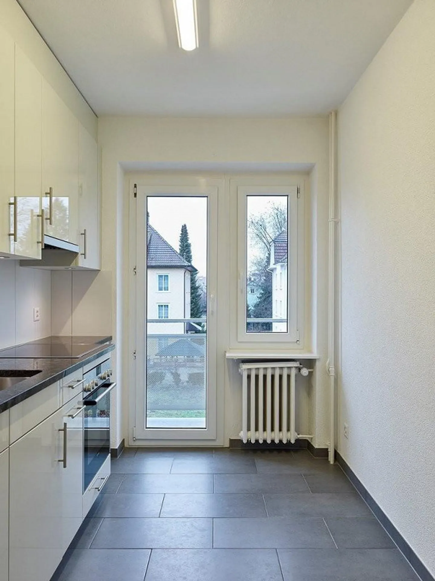 Bright apartment in renovated property - Photo 4 of 11