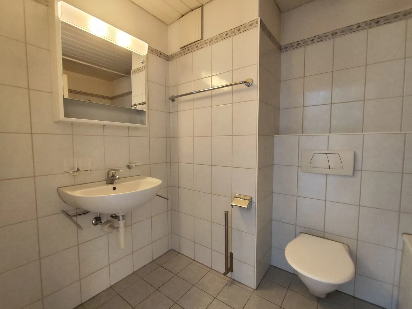 Charming Loft Apartment with Gallery - Photo 4 of 9