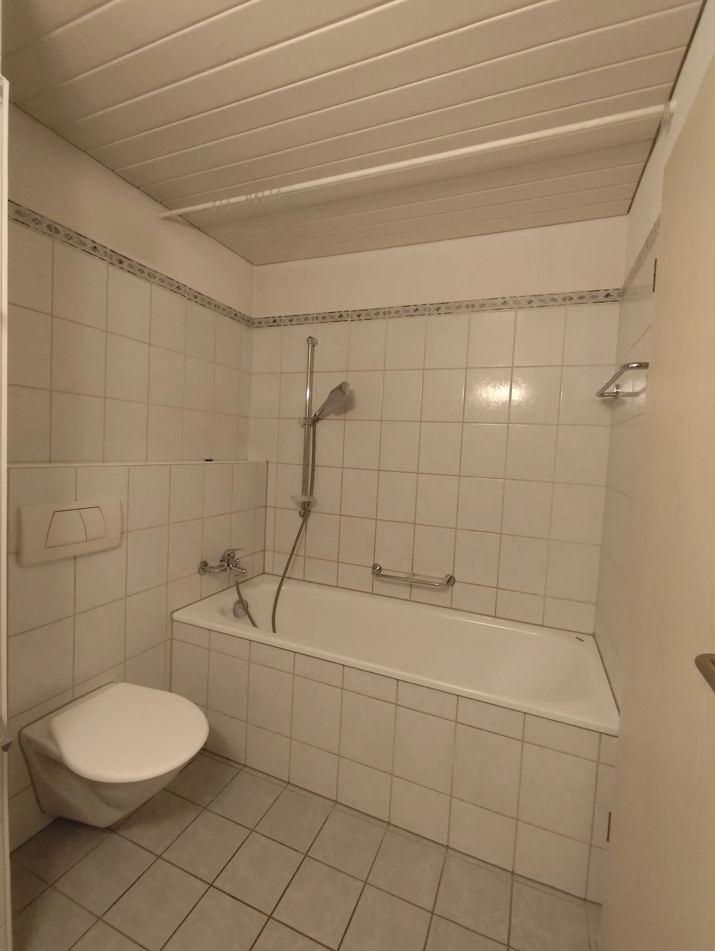 Charming Loft Apartment with Gallery - Photo 5 of 9