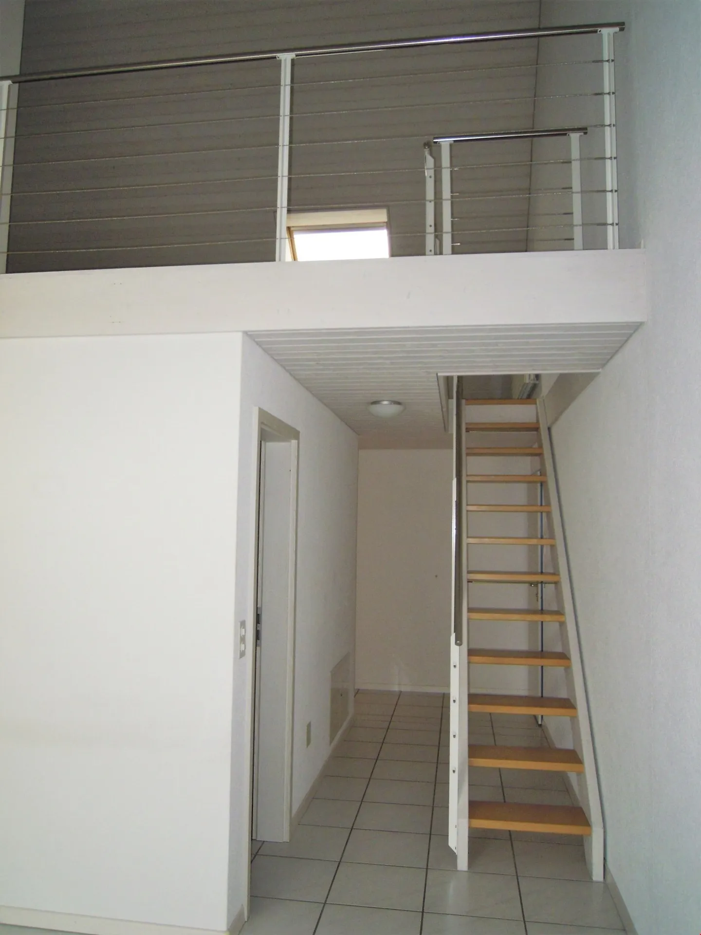 Charming Loft Apartment with Gallery - Photo 6 of 9