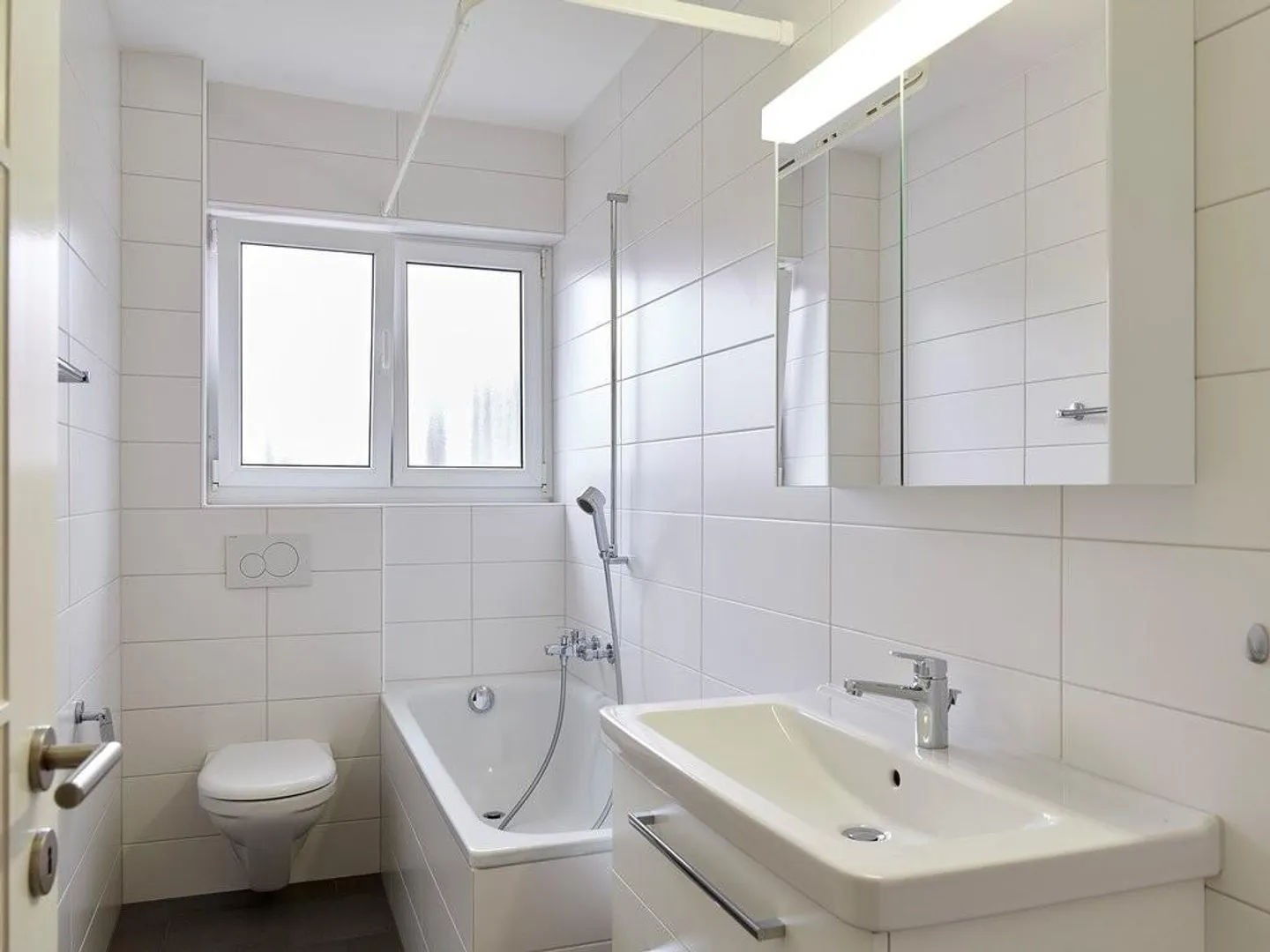 Bright apartment in renovated property - Photo 6 of 11