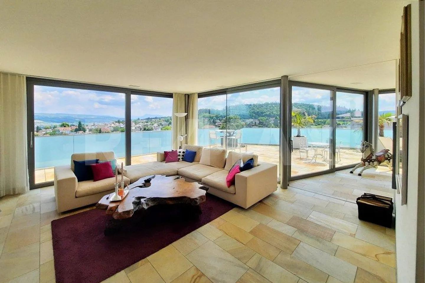 Penthouse apartment with breathtaking panoramic views - Photo 1 of 13