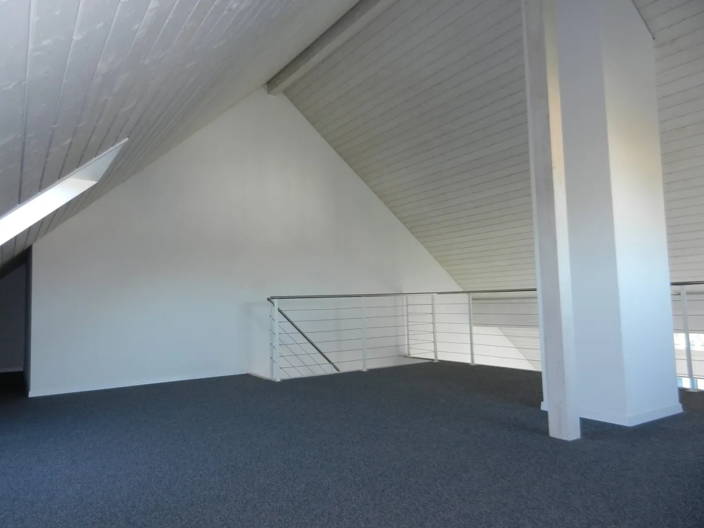 Charming Loft Apartment with Gallery - Photo 8 of 9