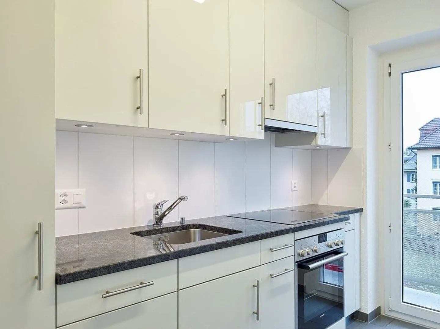 Bright apartment in renovated property - Photo 5 of 11