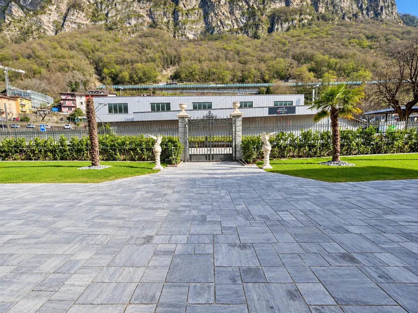 4.5 high standing rooms with private garden in Capolago - Photo 2 of 11