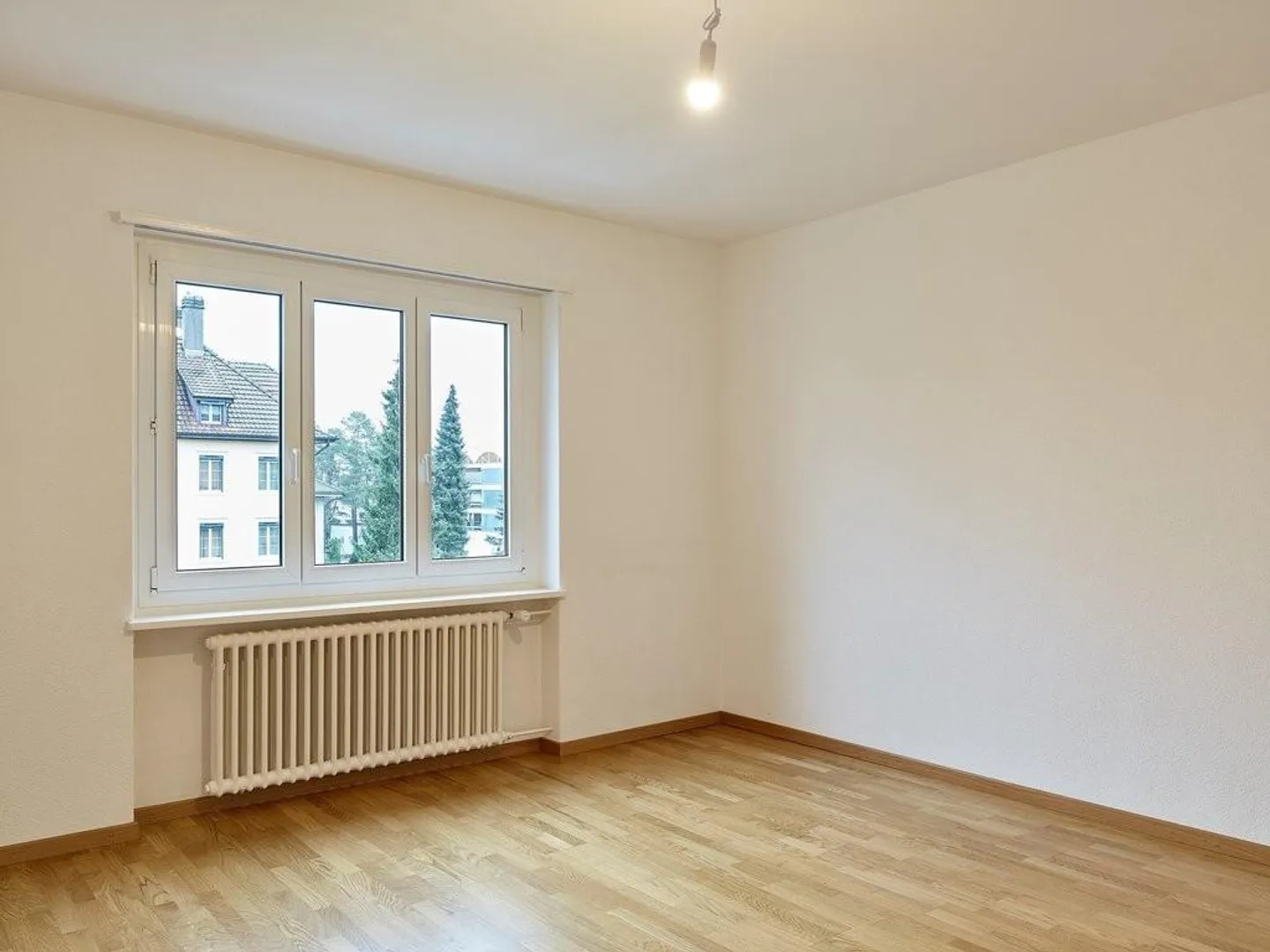 Bright apartment in renovated property - Photo 7 of 11