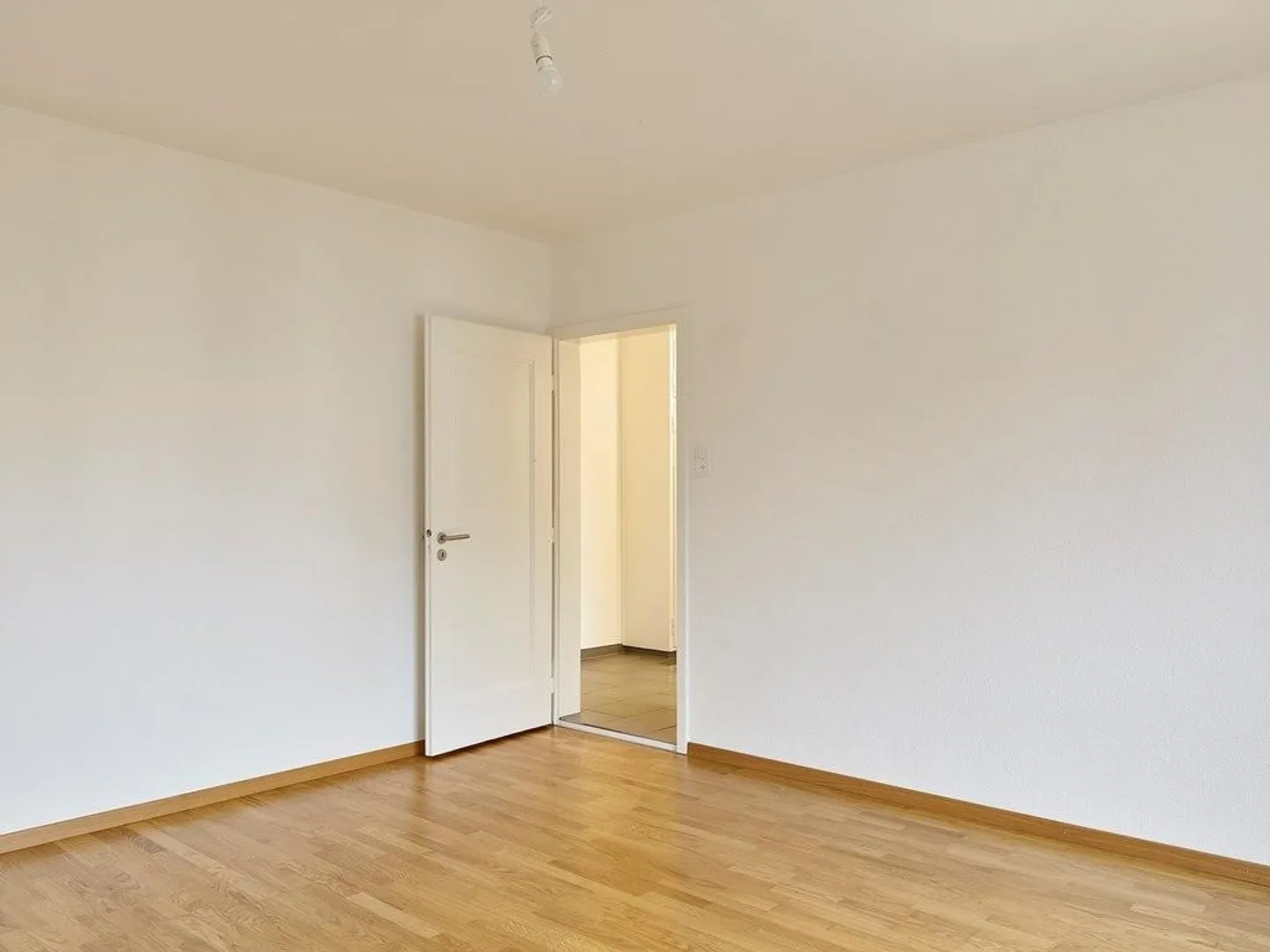 Bright apartment in renovated property - Photo 8 of 11