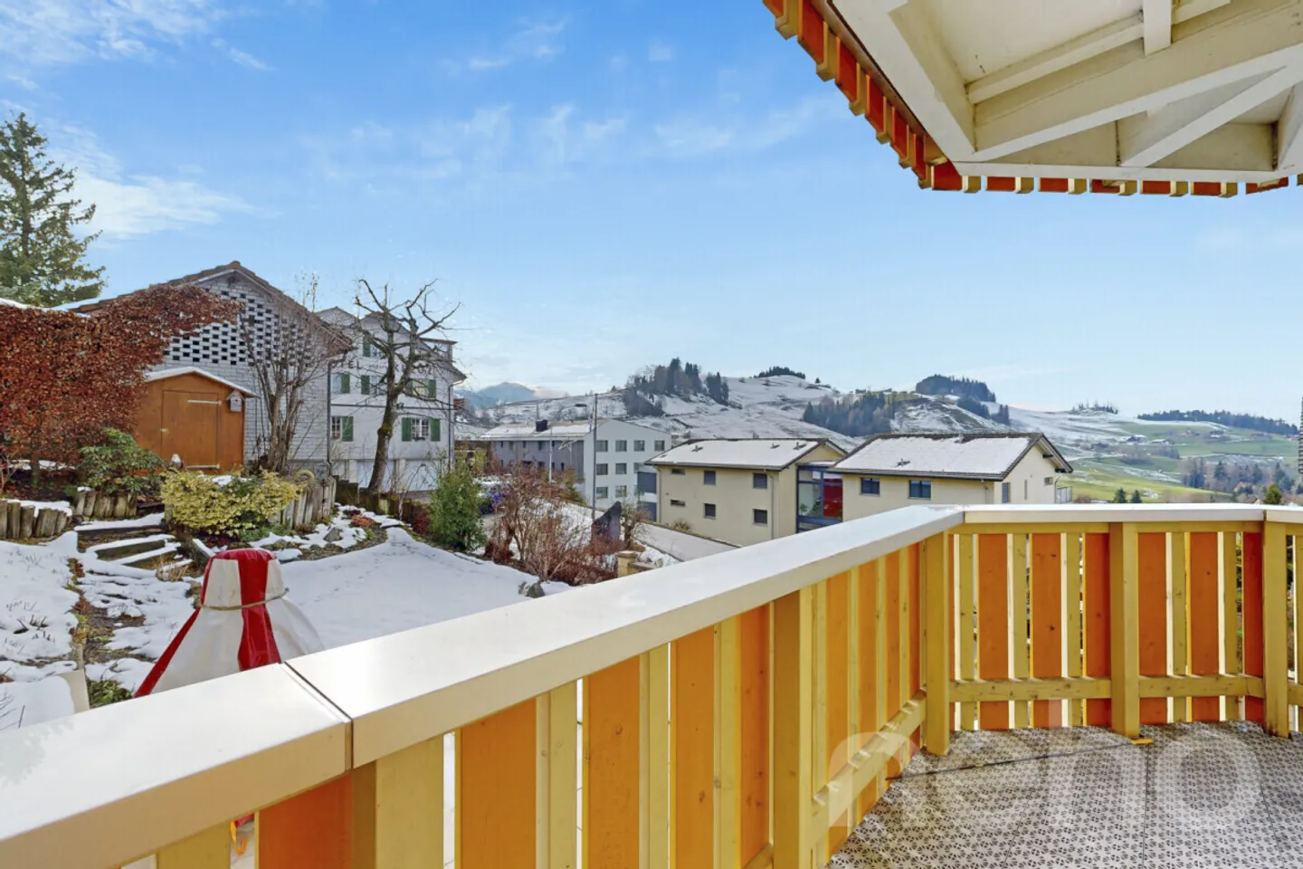 Multi-family house with versatile potential for use - Photo 7 of 13