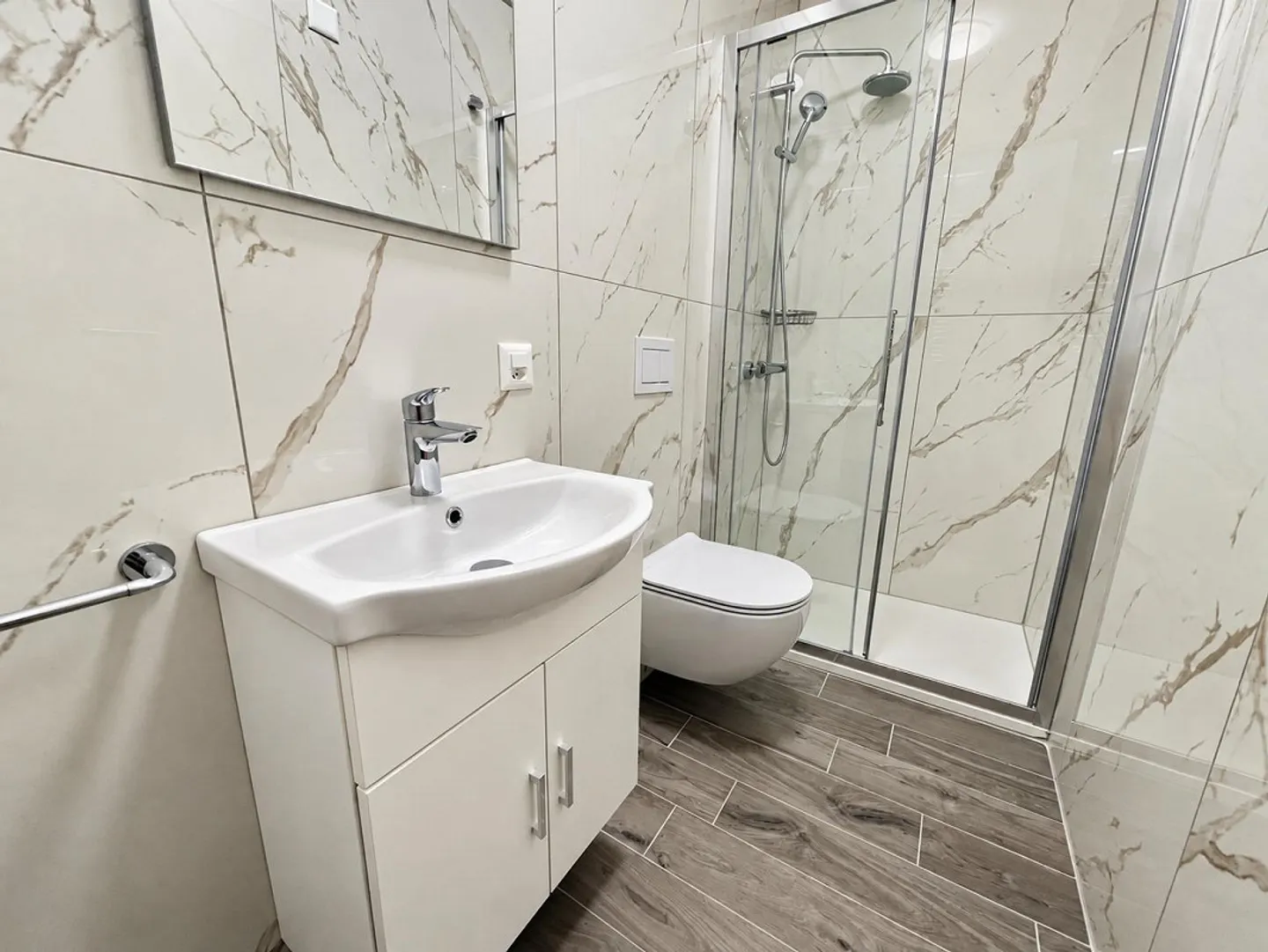 4.5 high standing rooms with private garden in Capolago - Photo 10 of 11
