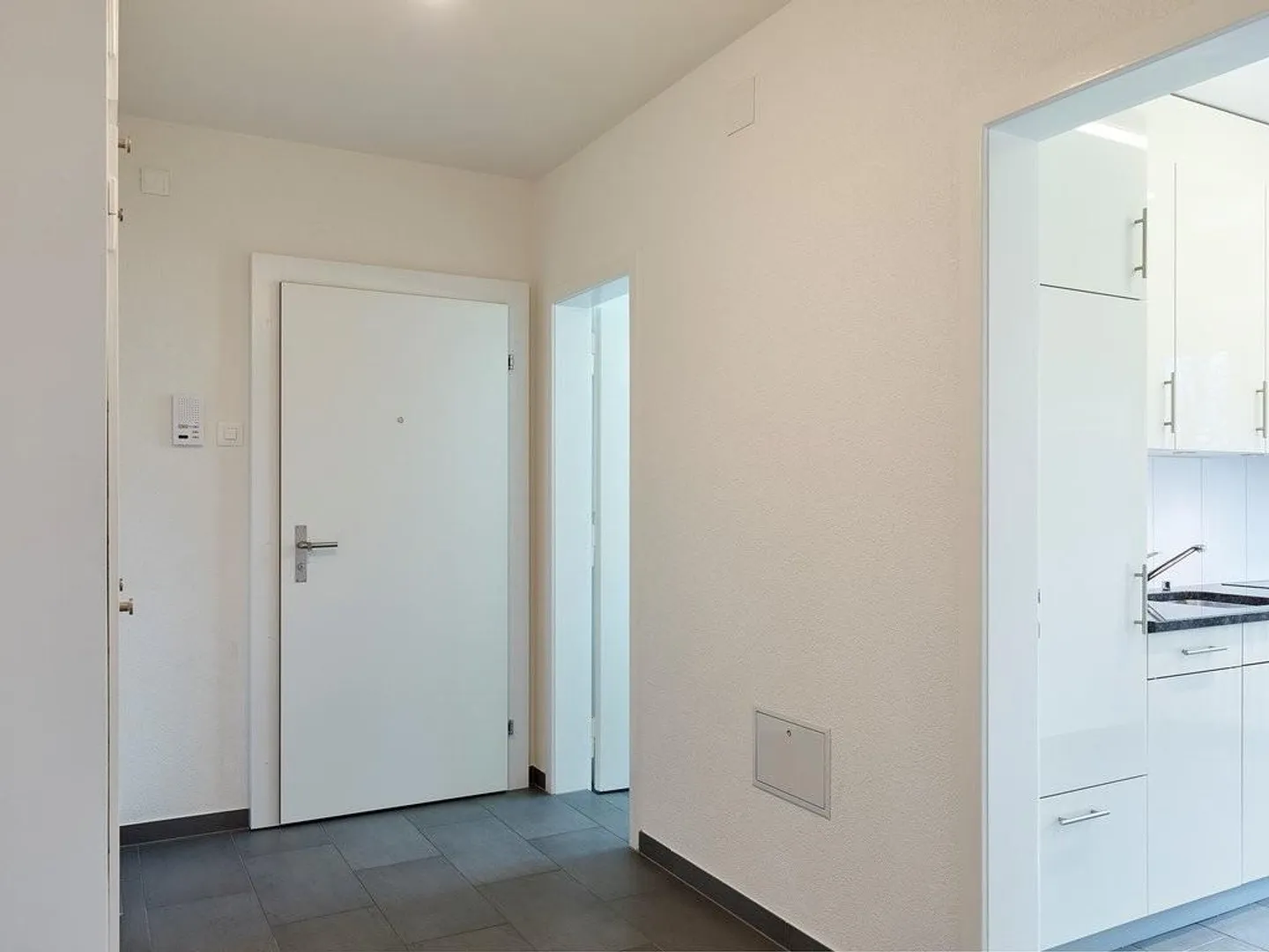 Bright apartment in renovated property - Photo 9 of 11