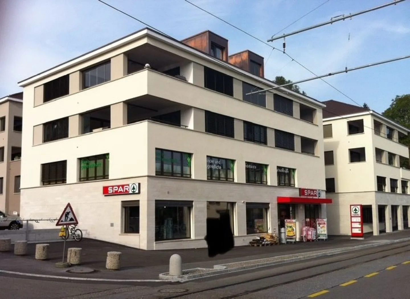 Sichere Parkmöglichkeit - Foto 1 von 3