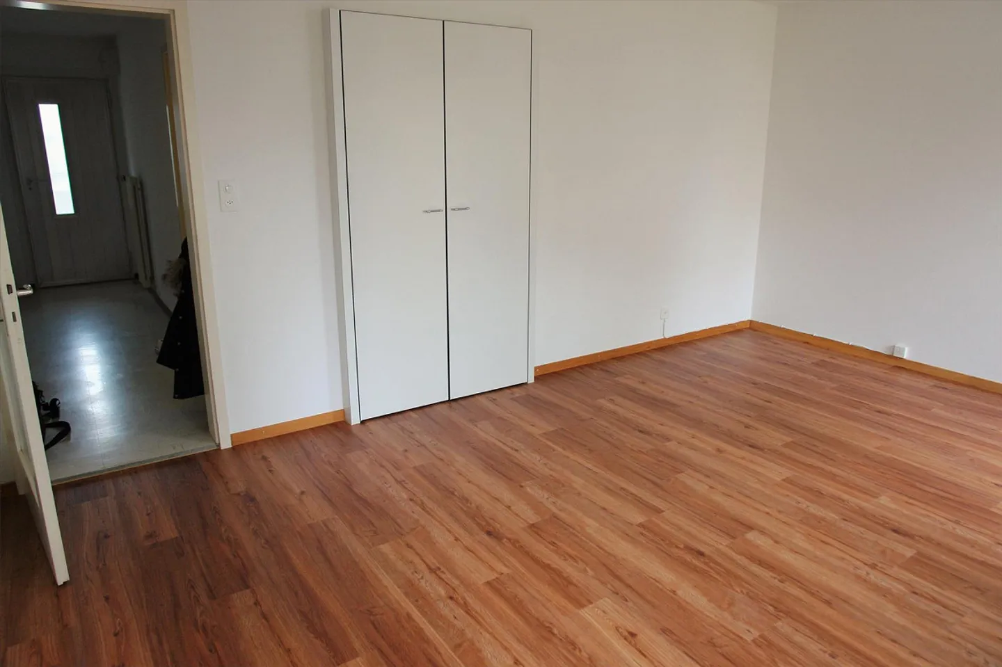 Living in a quiet location "Rent without deposit" - Photo 3 of 5
