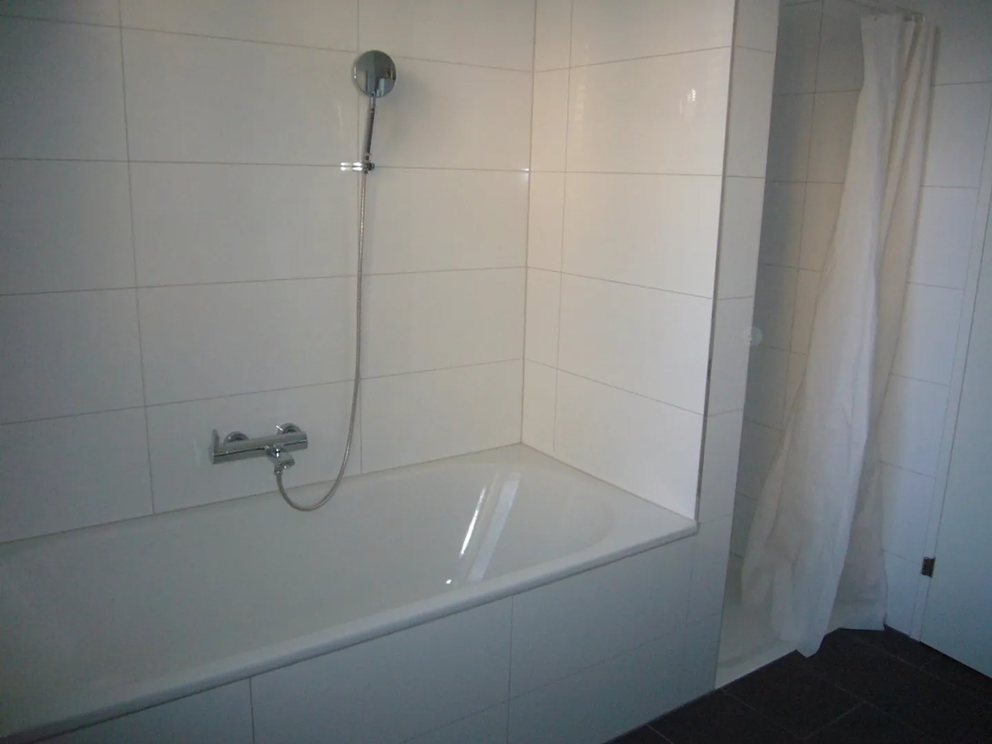 Appartement moderne et lumineux de 4,5 pièces avec espace jardin à Sankt Margrethen - Photo 7 sur 11