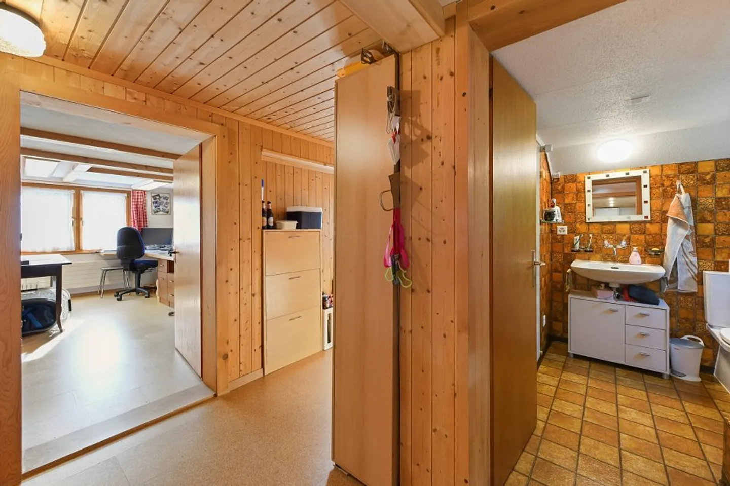 Freistehendes Einfamilienhaus mit Weitblick und grosszügigem Raumangebot - Foto 12 di 13