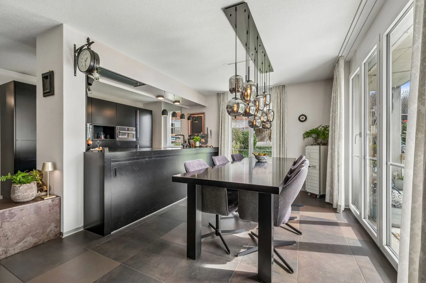 Moderne 4.5-Zimmer-Wohnung mit optionalem Zusatzraum und variabler Grundrisslösung - Foto 2 von 13