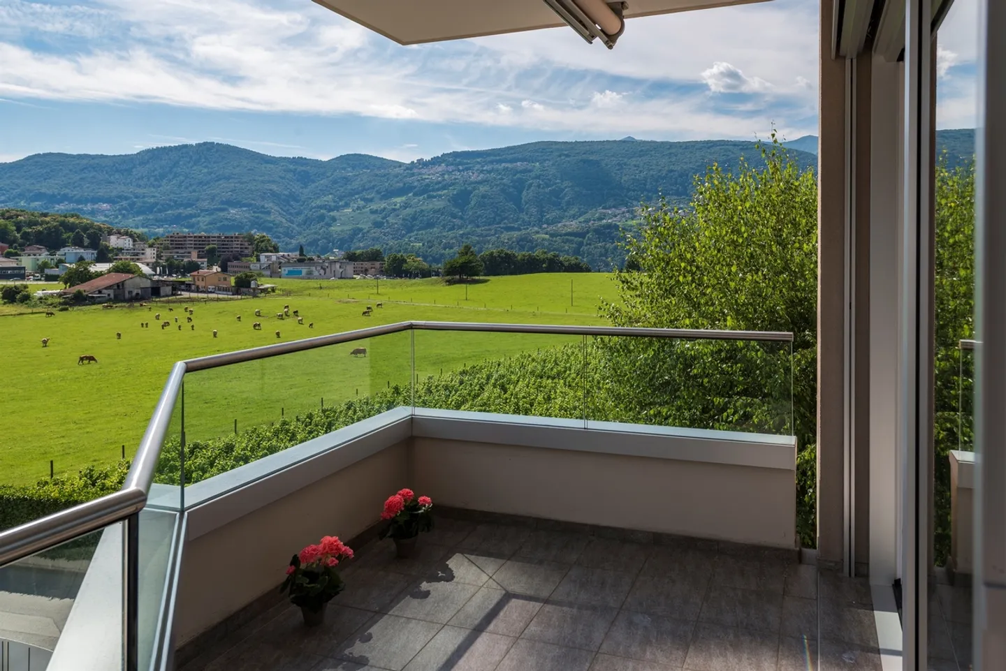 Appartamento luminoso in una posizione tranquilla e soleggiata a Massagno - Foto 3 di 8