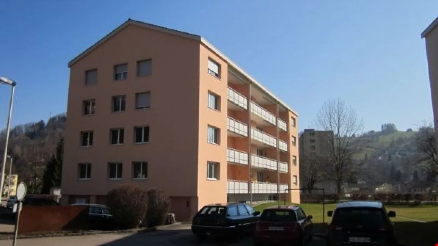 Sonne und Weitsicht geniessen! Schöne und grosszügige 3.5-Zi-Whg. in oberster Etage mit grossem Balkon und Lift! Sicht zur Thur und den Churfirsten! - Foto 1 von 6