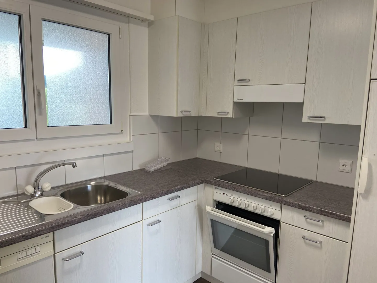 Sonne und Weitsicht geniessen! Schöne und grosszügige 3.5-Zi-Whg. in oberster Etage mit grossem Balkon und Lift! Sicht zur Thur und den Churfirsten! - Foto 5 von 6