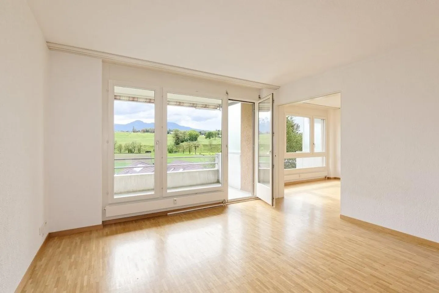 Apartment with mountain view - Photo 3 of 6