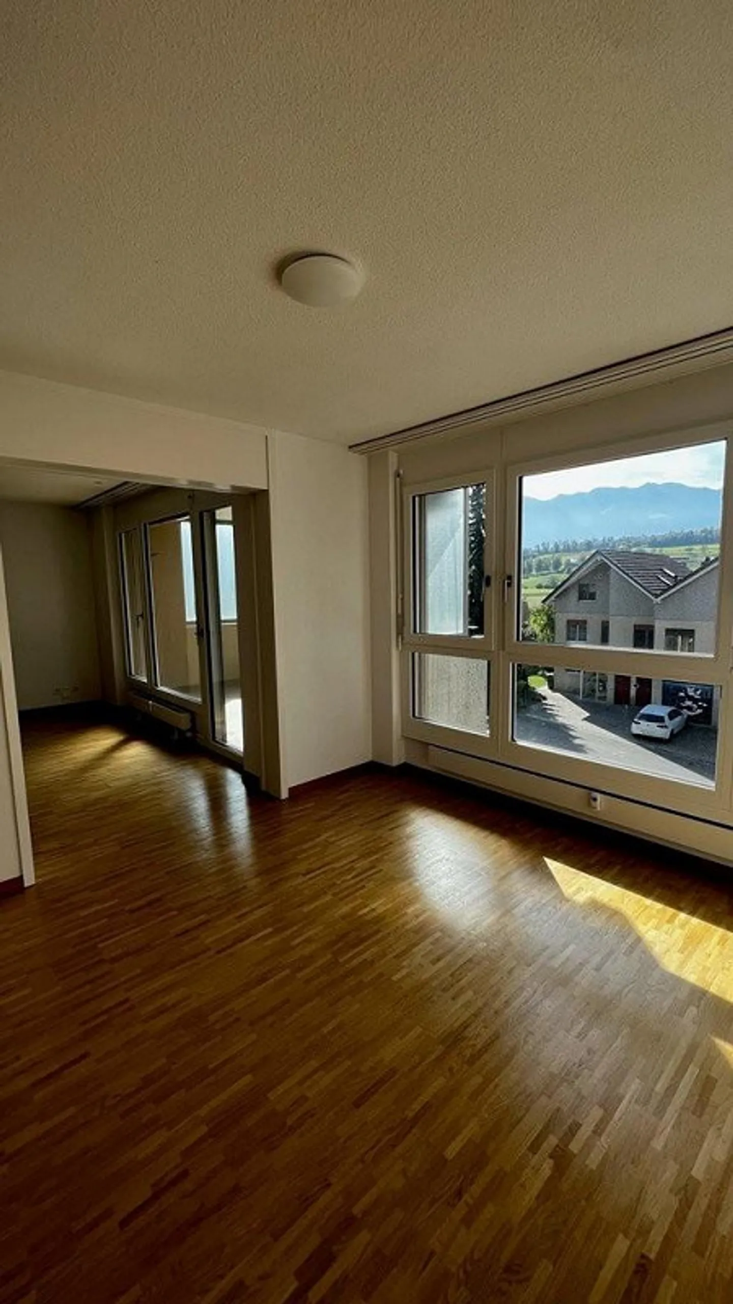 Apartment with mountain view - Photo 4 of 6