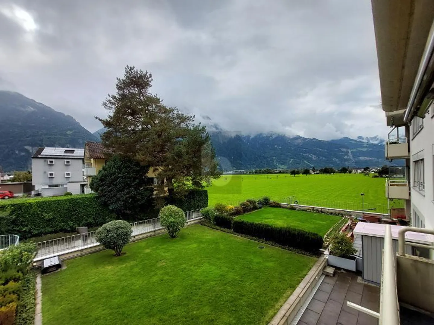 LUMINOSO E ACCOGLIENTE CON PANORAMA MONTANO - Foto 1 di 6