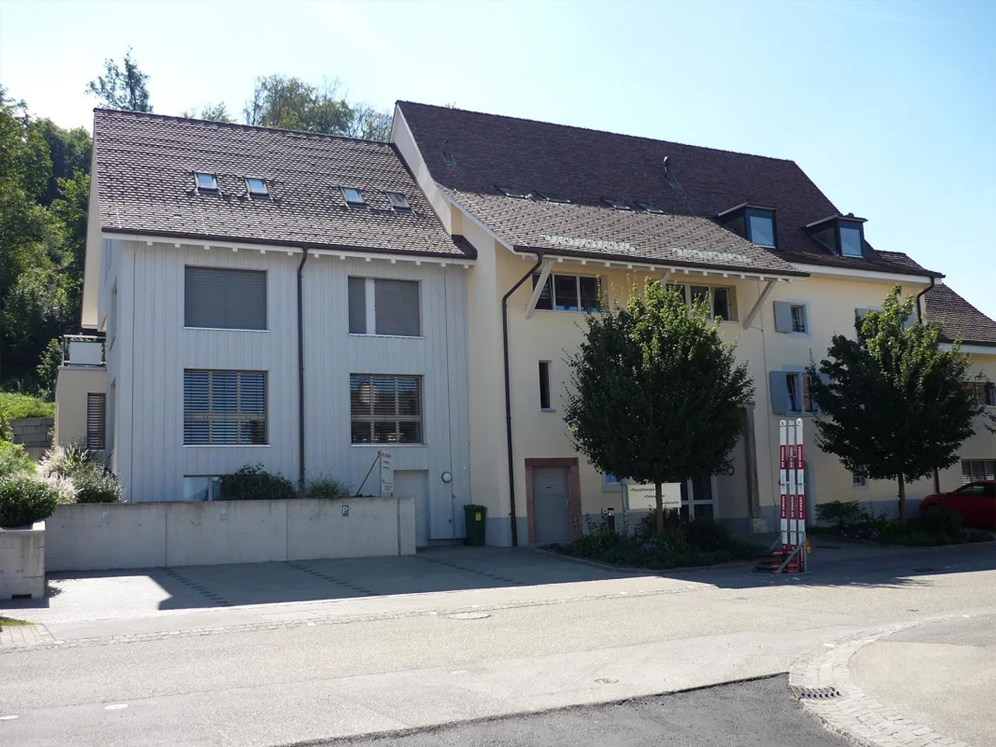 Grande appartement de 3,5 pièces avec terrasse, ascenseur + tour de lavage privé dans un ancien bâtiment historique - Photo 2 sur 10
