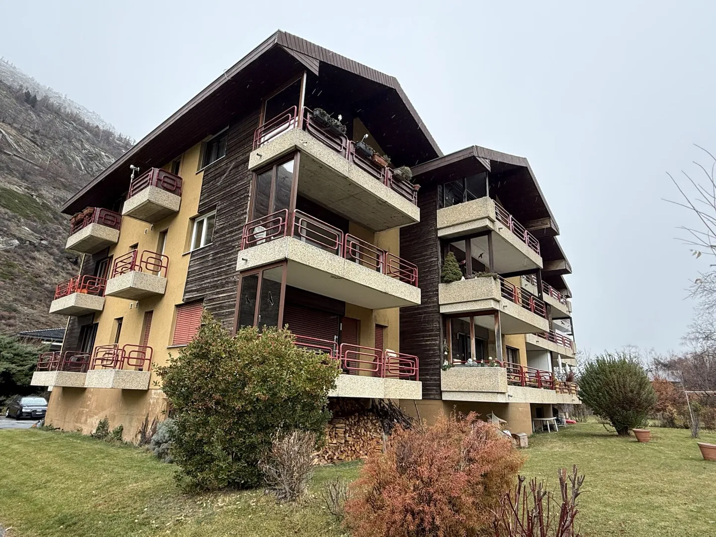 Ampio appartamento duplex in attico su due piani - Foto 2 di 26