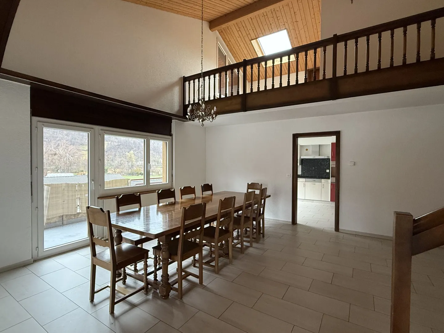 Ampio appartamento duplex in attico su due piani - Foto 4 di 26