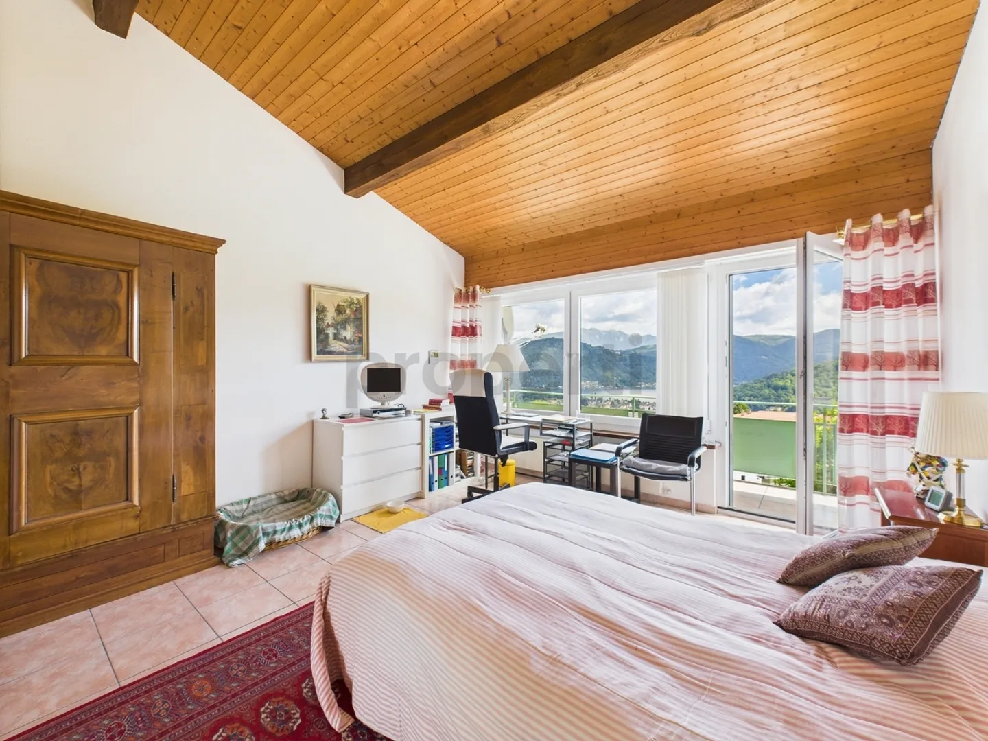 Incantevole villa con vista lago e piscina a Pura - Foto 6 di 13