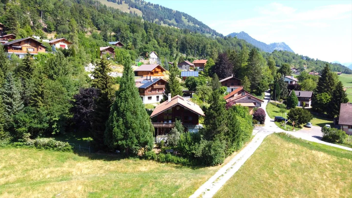 Eigentum mit 8 Zimmern im Herzen der Gruyère - Foto 3 von 12