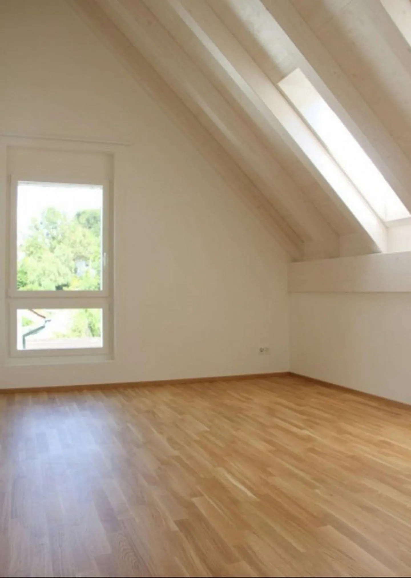 Grande appartement de 3,5 pièces avec terrasse, ascenseur + tour de lavage privé dans un ancien bâtiment historique - Photo 8 sur 10
