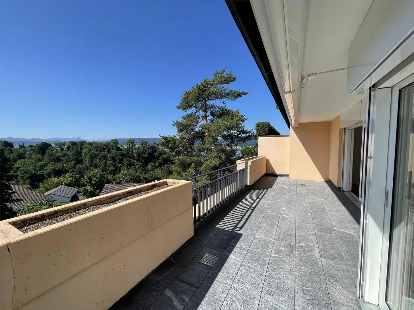 Maisonette mit See- und Bergsicht - Foto 1 von 9