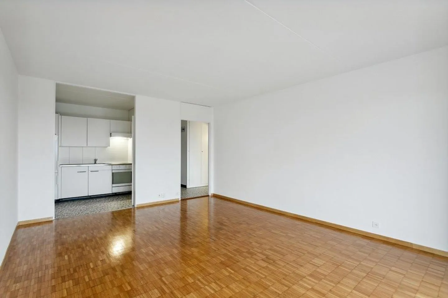 Are you looking for an apartment close to all amenities? - Photo 4 of 9