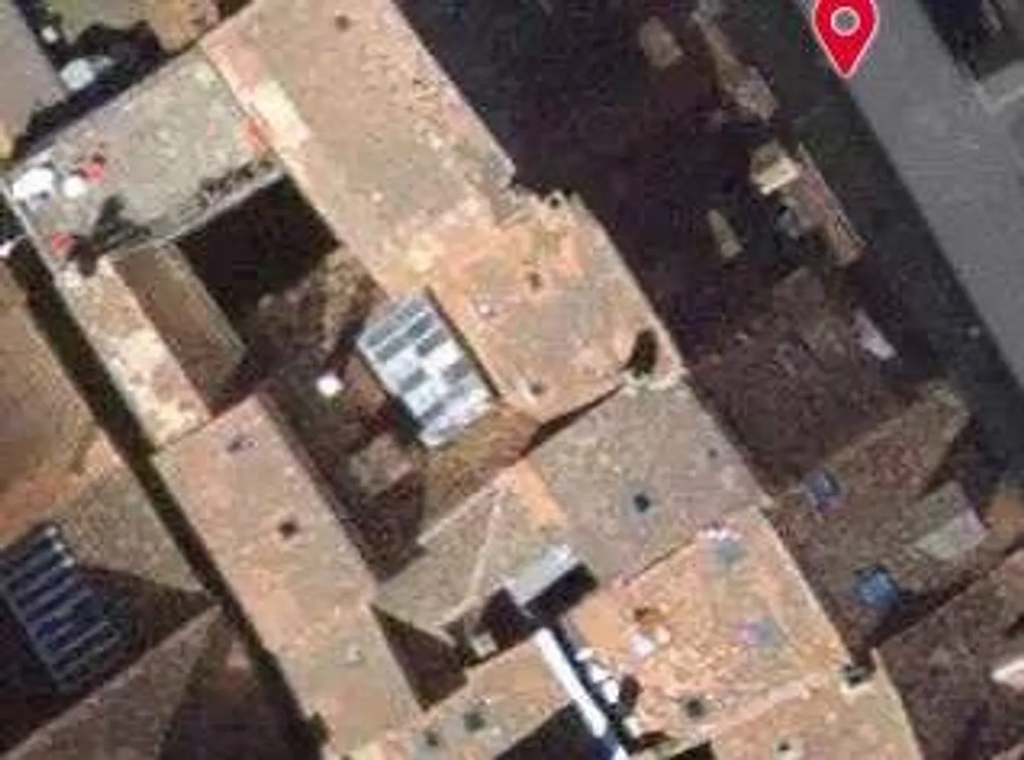 Edificio residenziale con spazio commerciale - Foto 2 di 13