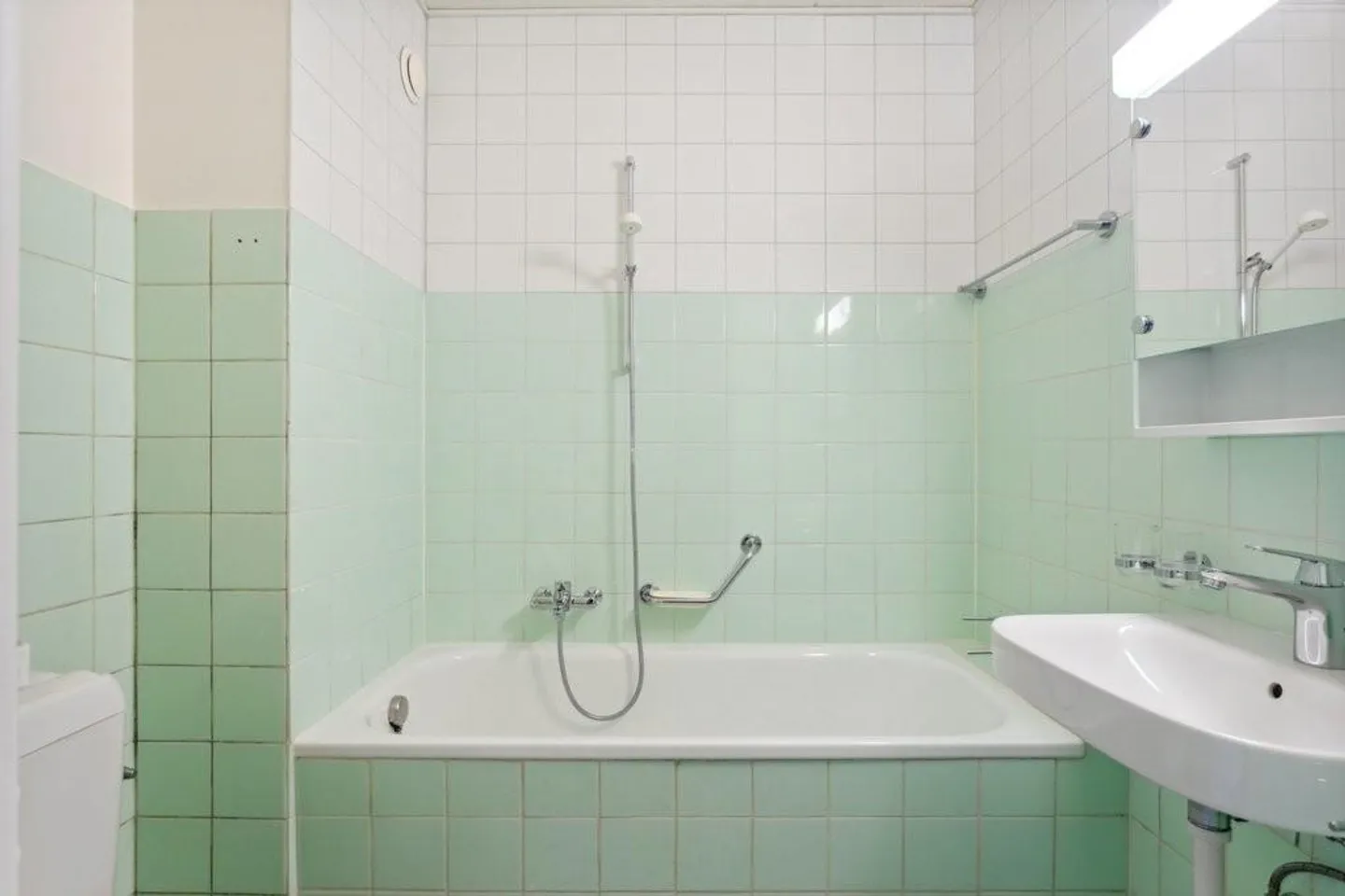 Are you looking for an apartment close to all amenities? - Photo 7 of 9