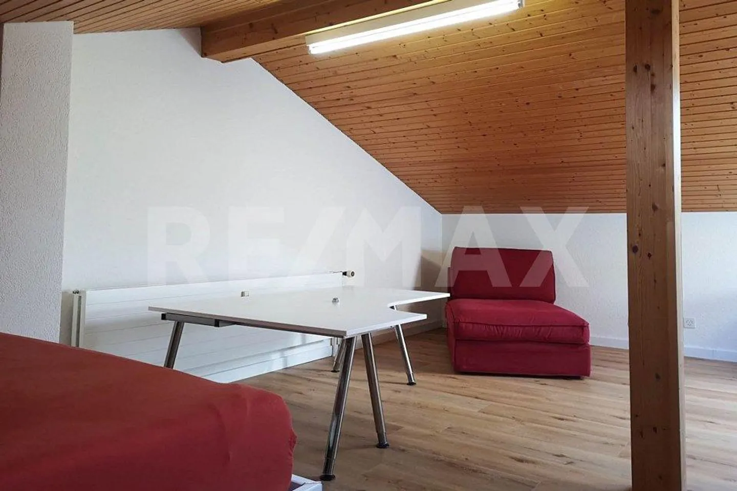 Votre refuge dans le vert : appartement de 3,5 pièces avec mansarde et salle de loisirs - Photo 6 sur 7