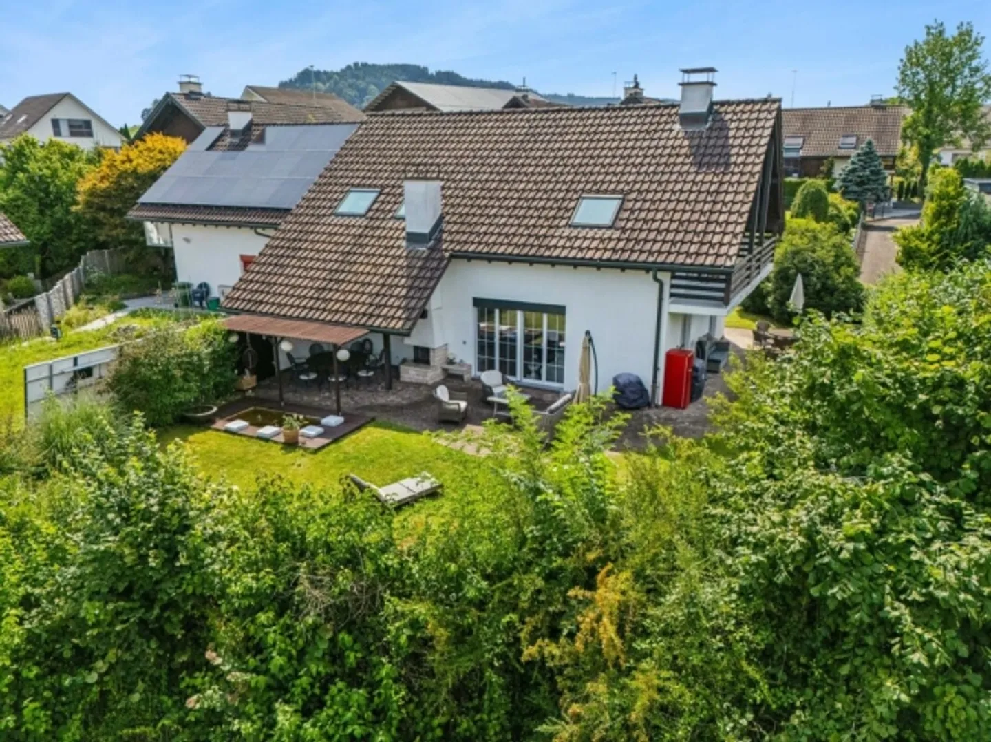 «EINFAMILIENHAUS AN ZENTRALER LAGE IN BUONAS» - Foto 1 von 7